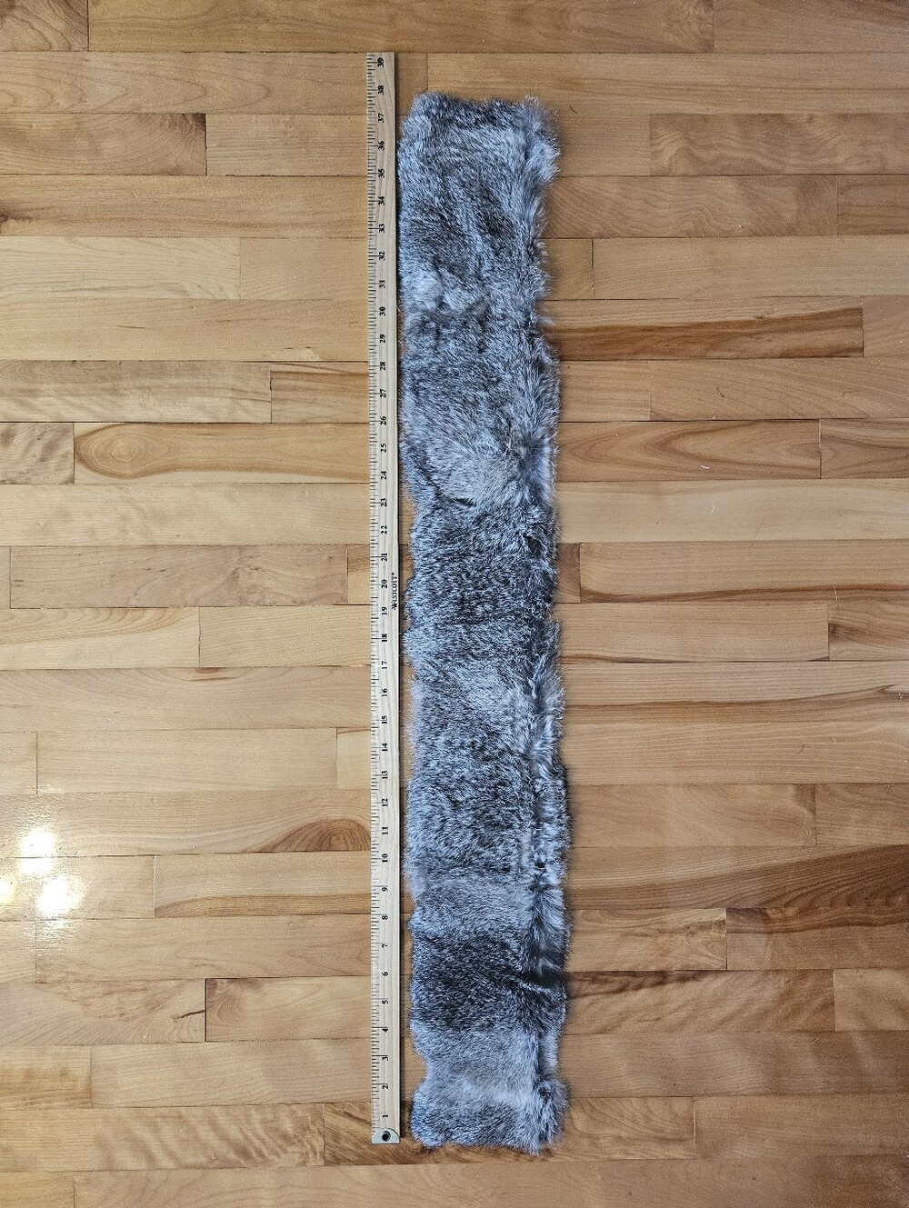 Exquisitely Soft Silver-Grey Real Fur Scarf Approx 38" Long x 5.5" Wide - Picture 10 of 16